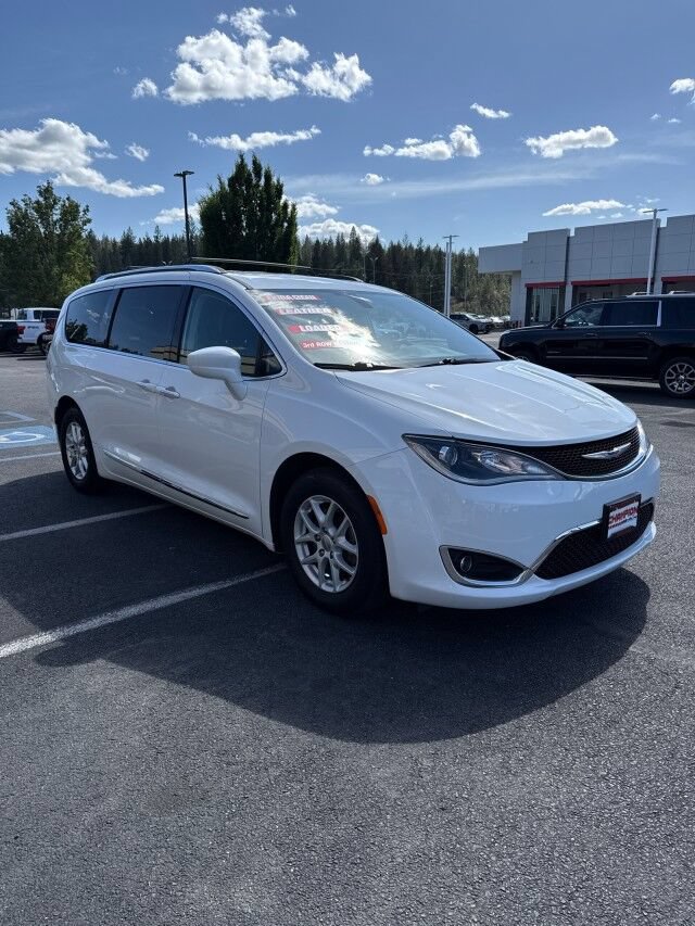 Used 2020 Chrysler Pacifica Touring-L FWD image 4