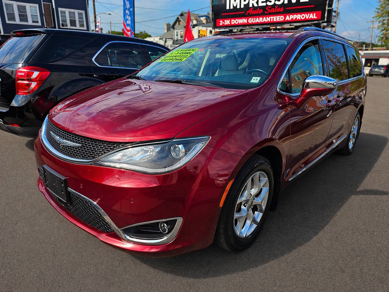 Used 2017 Chrysler Pacifica Limited FWD image 2