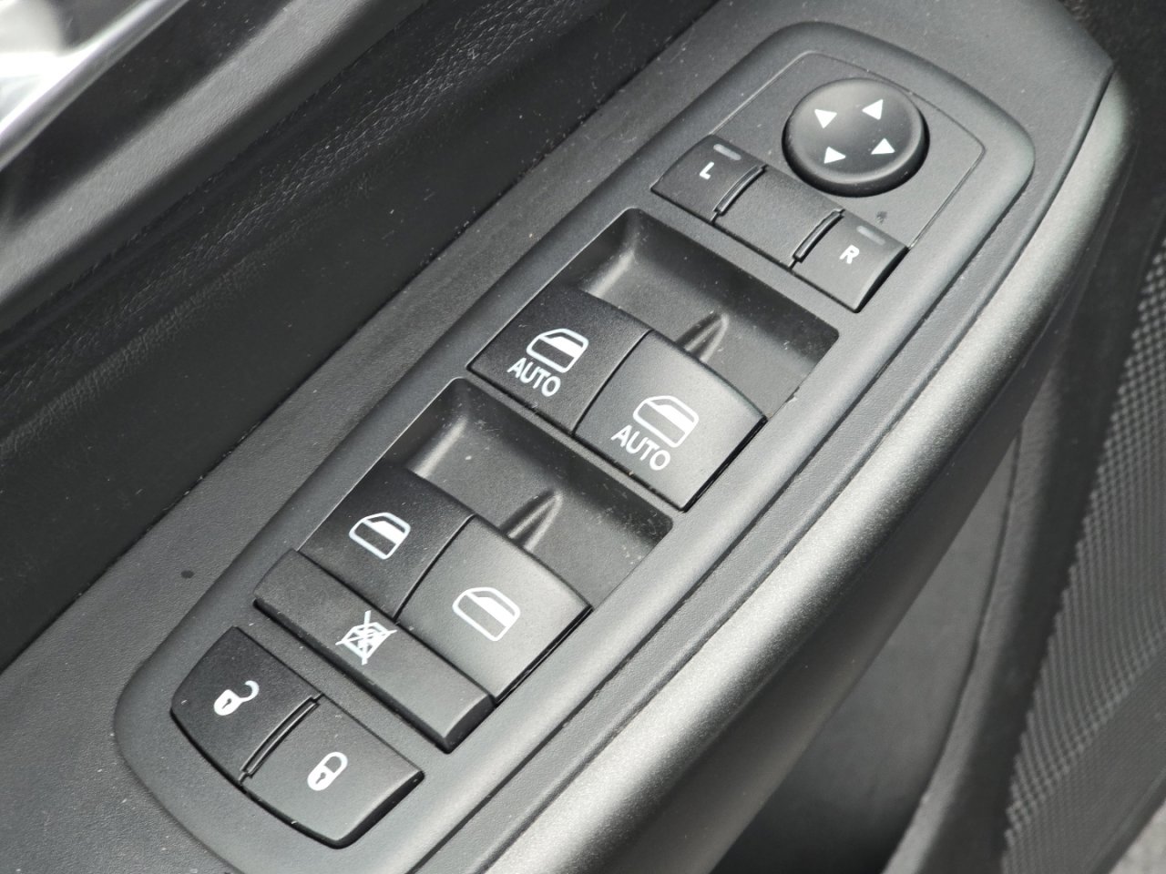 Used 2020 Jeep Cherokee Trailhawk w/ Cold Weather Group image 24