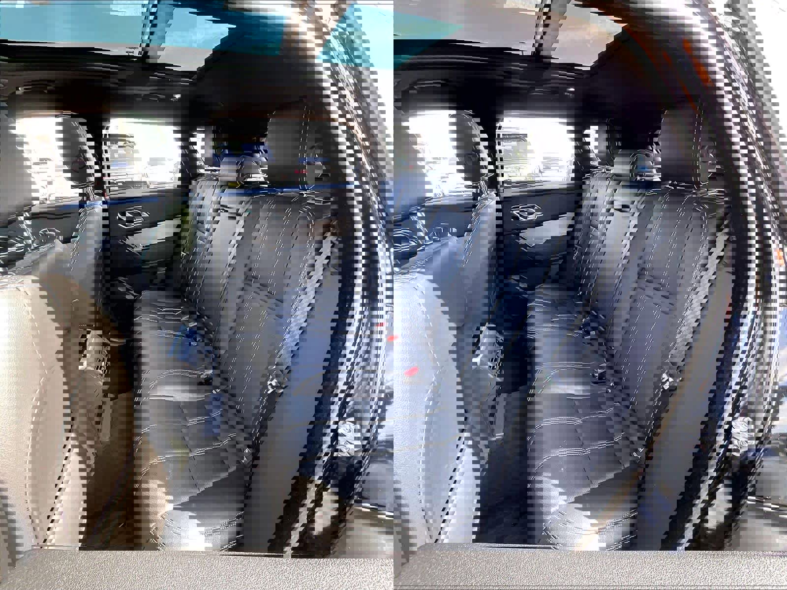 Used 2023 Land Rover Range Rover Velar R-Dynamic S image 27