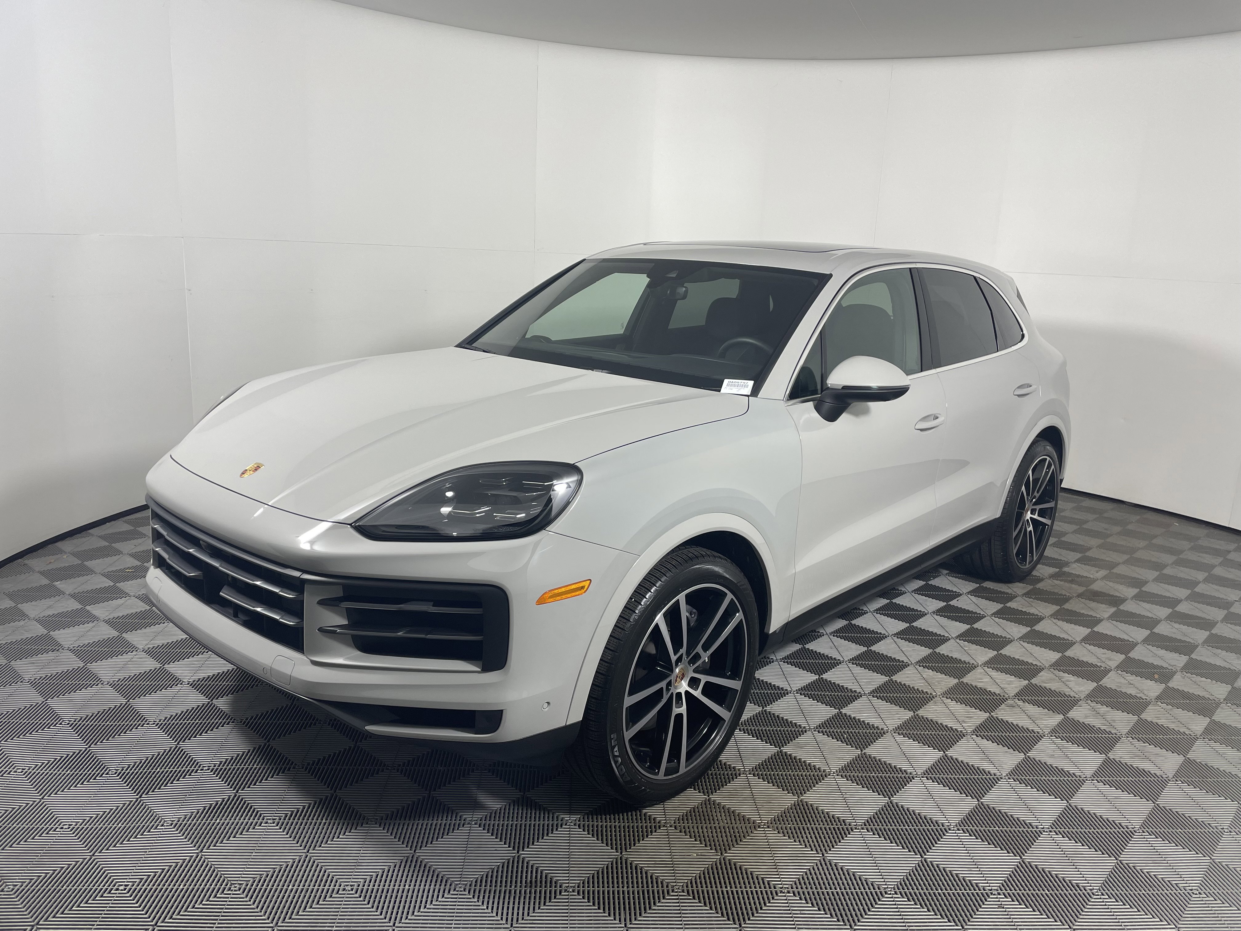 Used 2025 Porsche Cayenne image 11