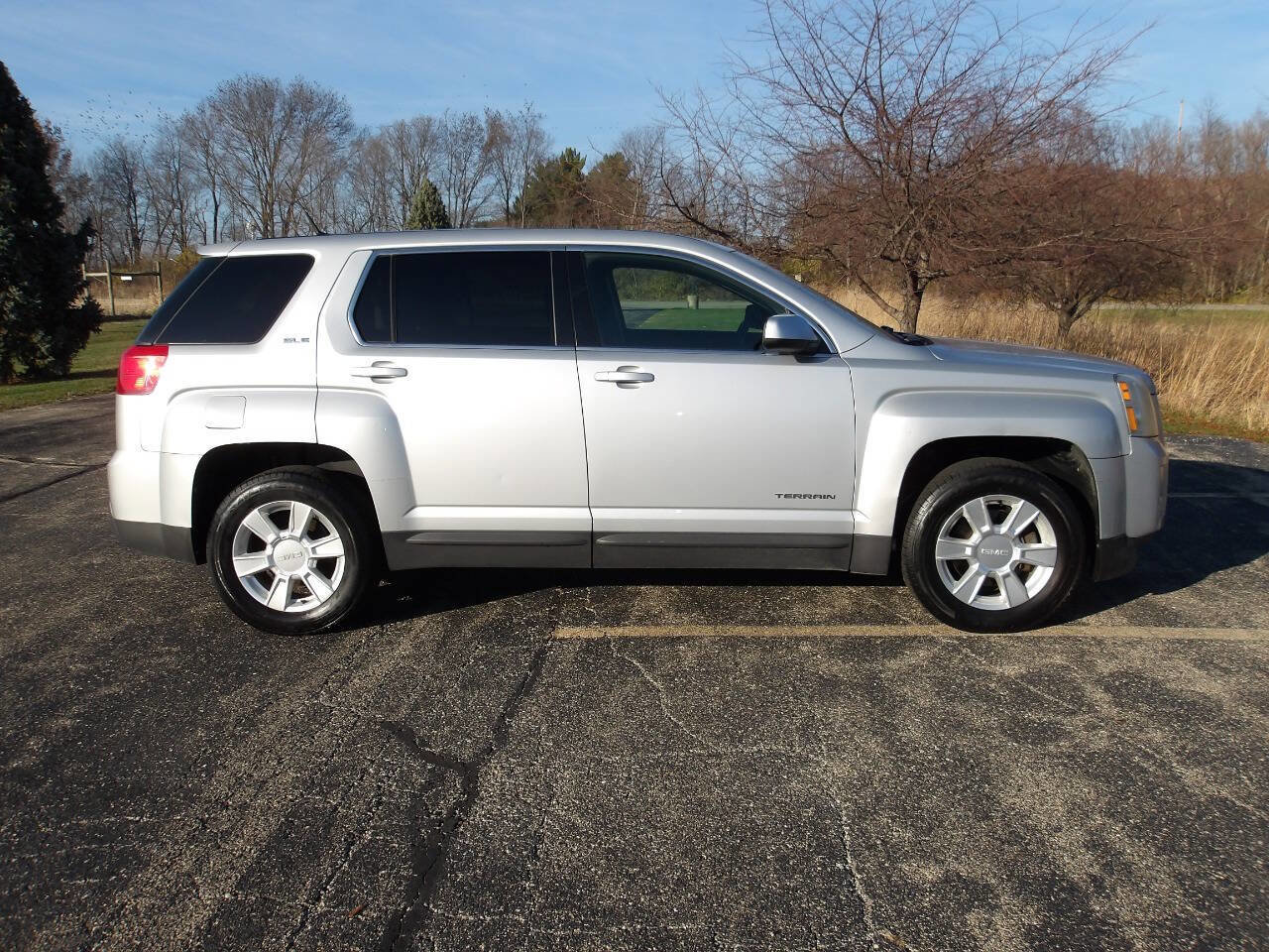 Used 2011 GMC Terrain SLE image 2