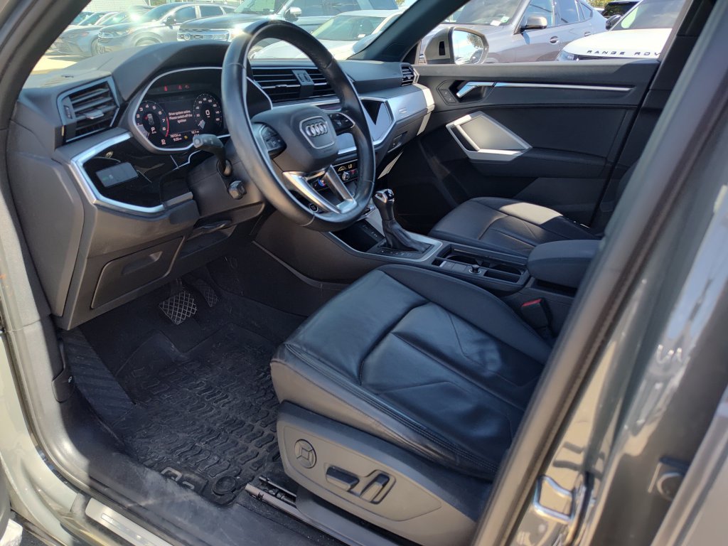 Used 2021 Audi Q3 2.0T Premium w/ Convenience Package AWD/4WD image 2