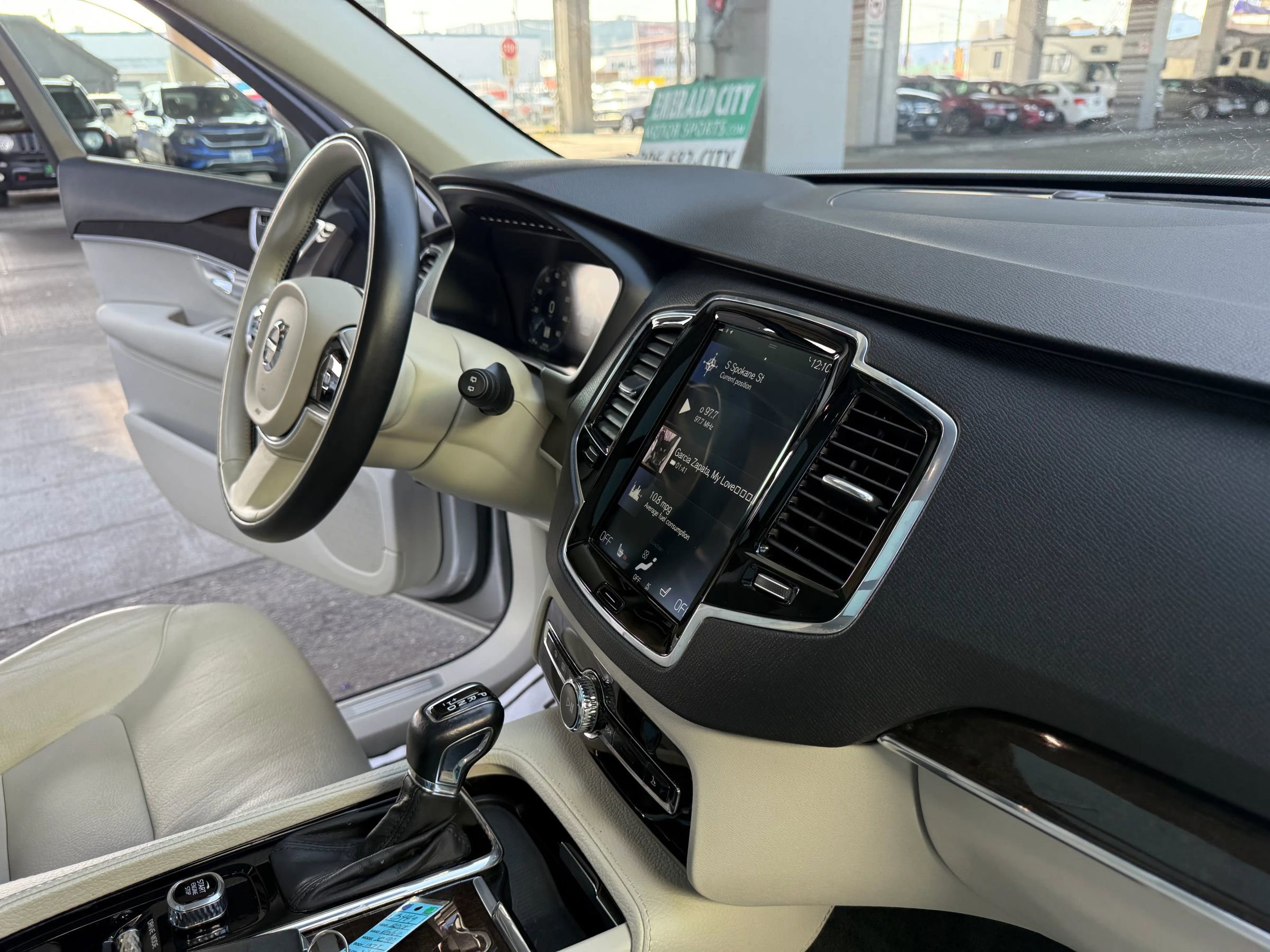 Used 2018 Volvo XC90 T6 Momentum w/ Convenience Package image 26