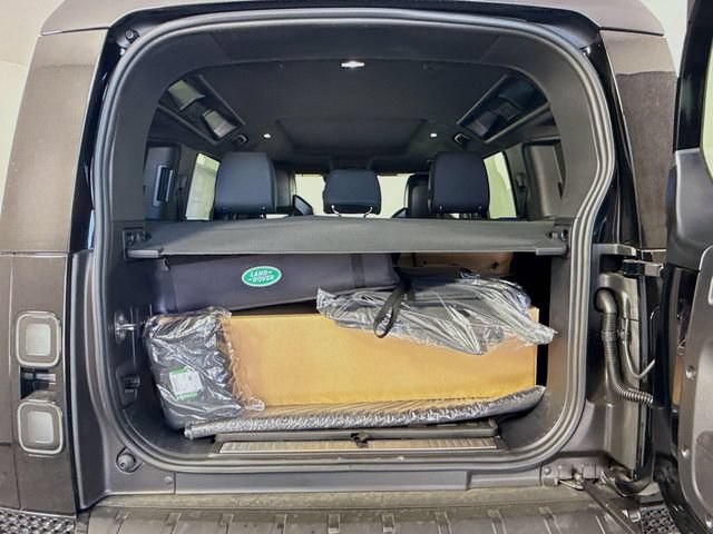 New 2026 Land Rover Defender 110 OCTA AWD/4WD image 28