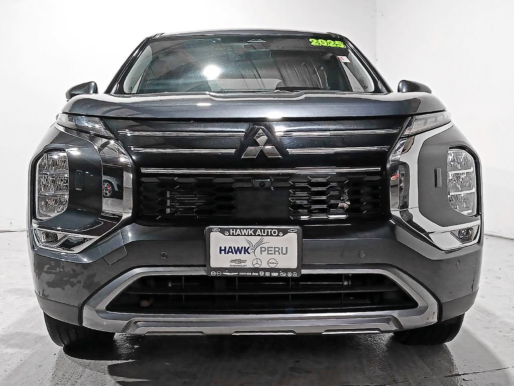 Used 2025 Mitsubishi Outlander SE AWD/4WD image 2