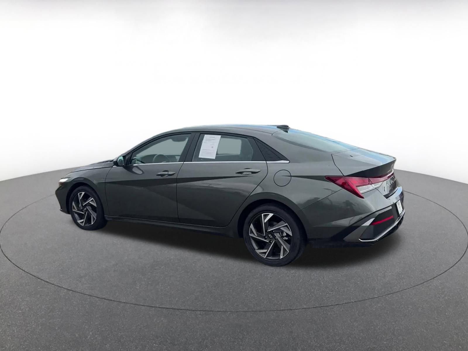 Used 2025 Hyundai Elantra SEL image 10