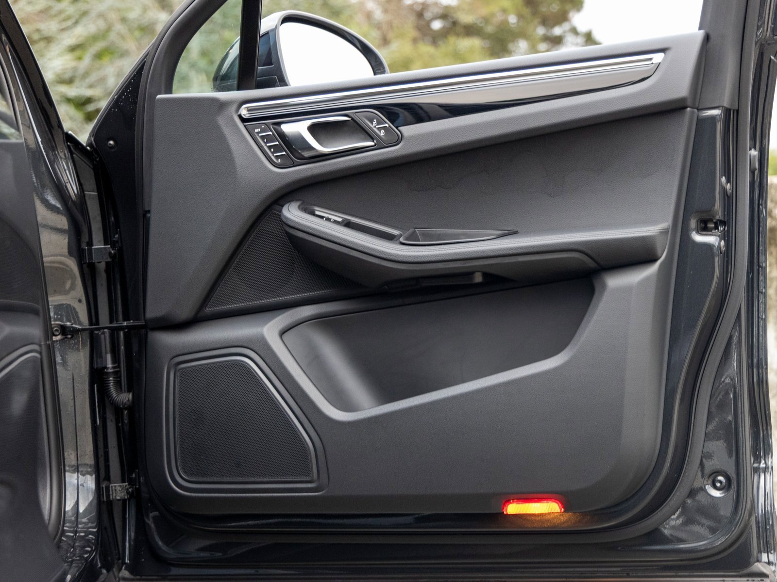 Certified 2025 Porsche Macan image 48