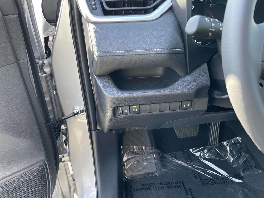 Used 2025 Toyota RAV4 XLE Premium image 32