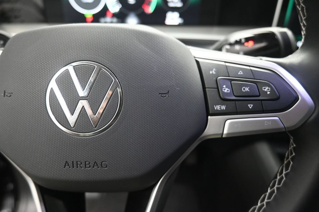 Used 2025 Volkswagen Tiguan SE FWD image 14