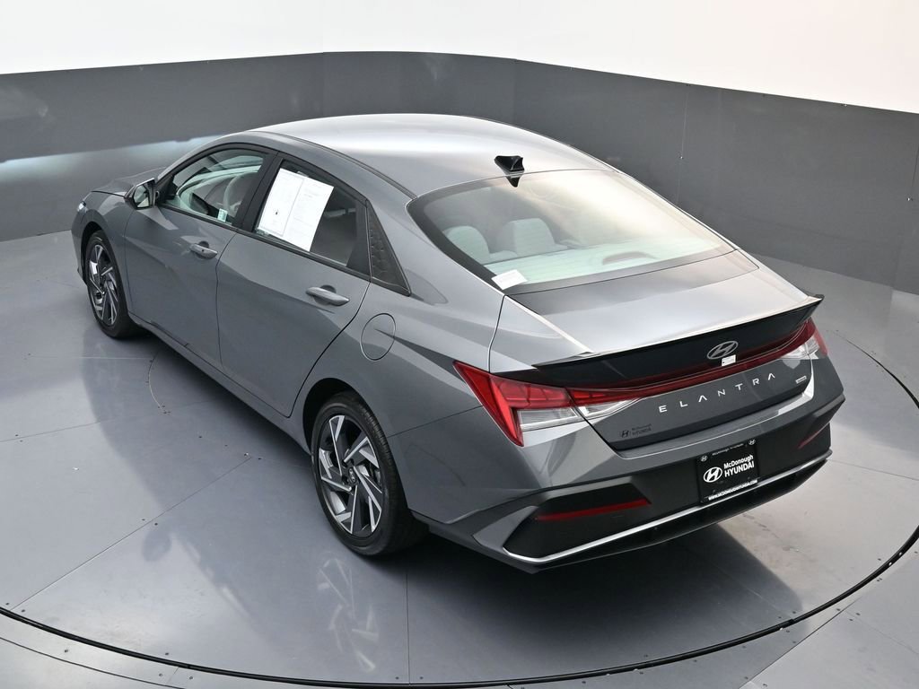 Certified 2025 Hyundai Elantra SEL image 18