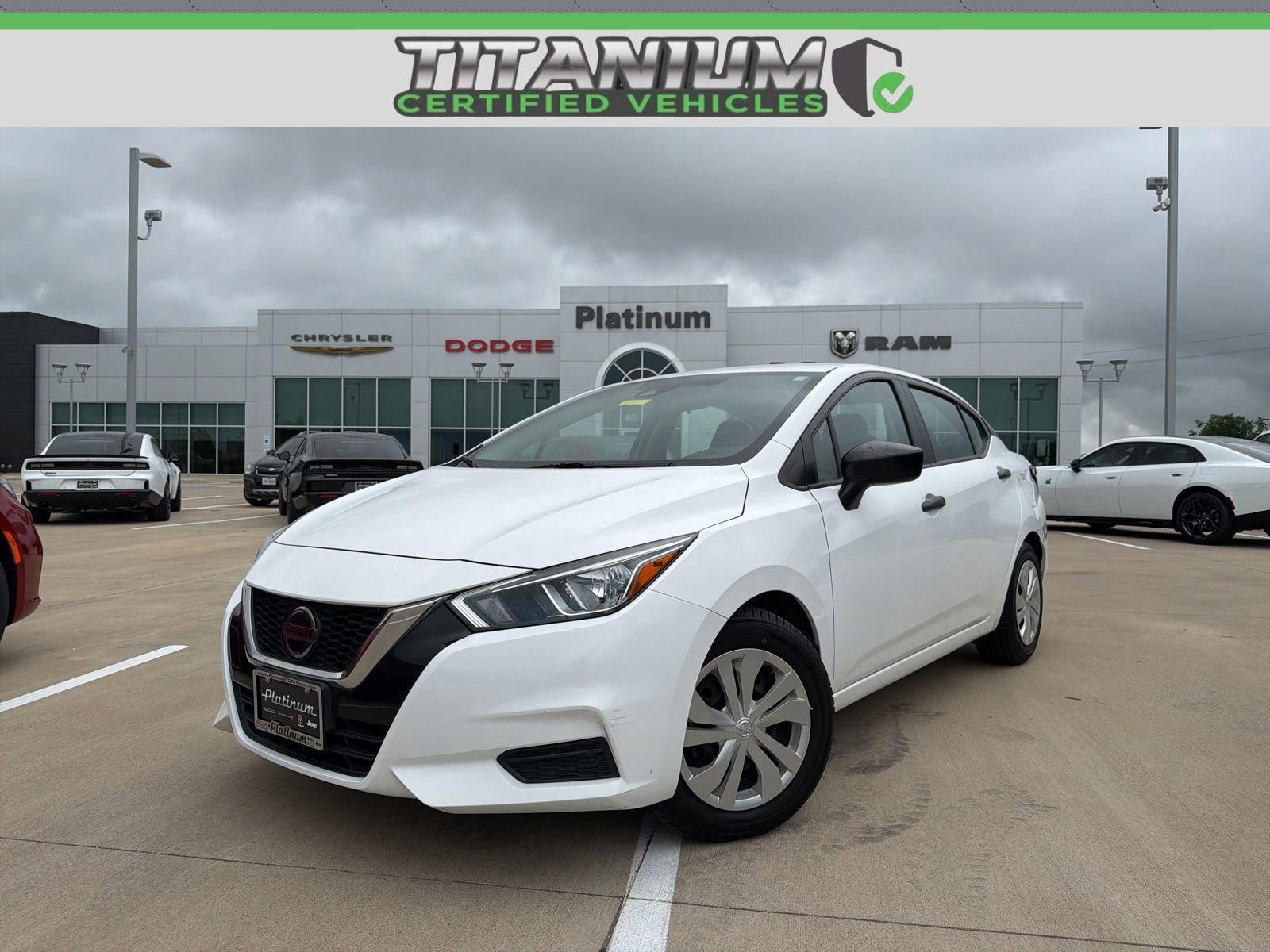 Used 2022 Nissan Versa S FWD image 1