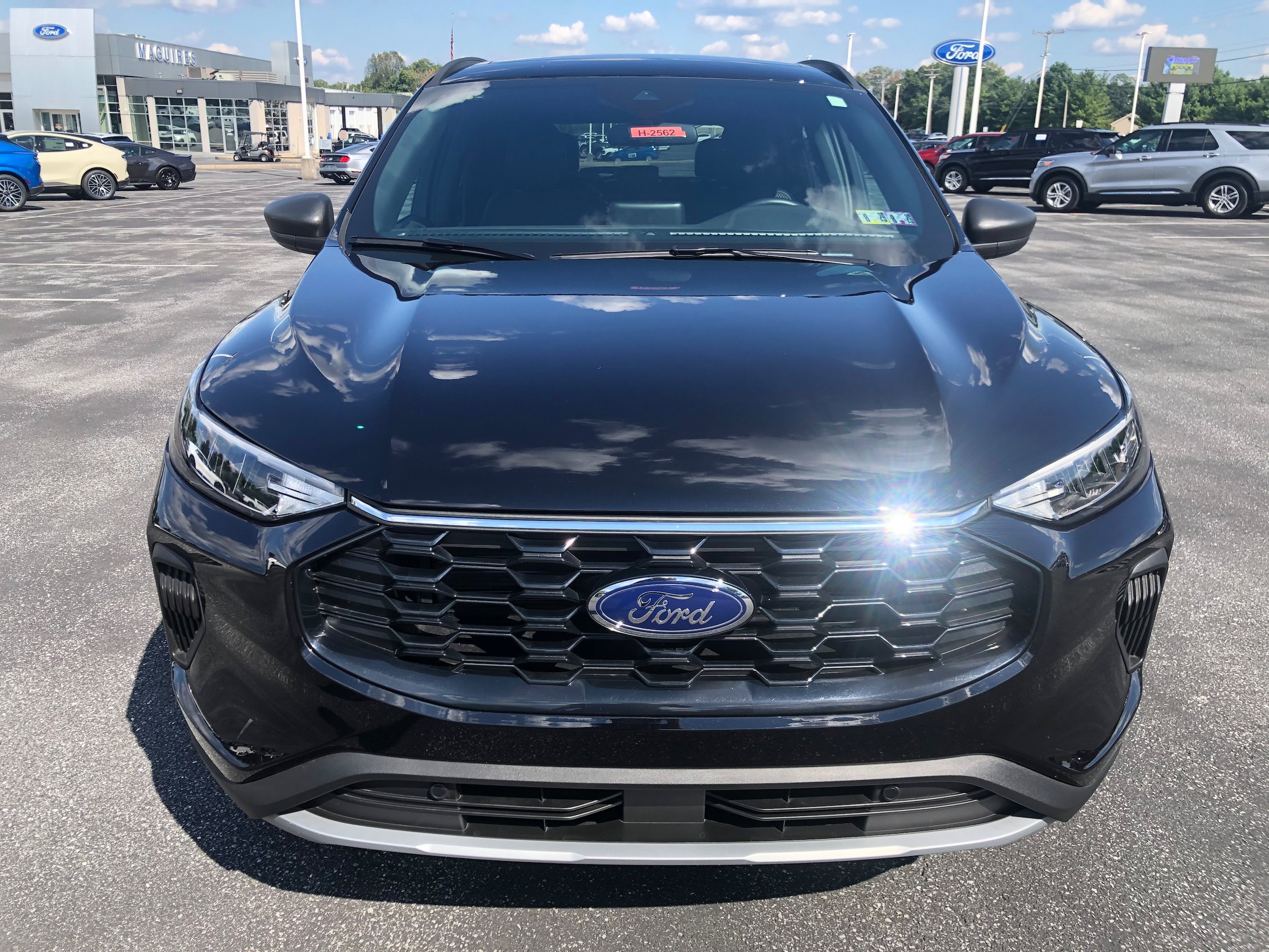 Used 2025 Ford Escape ST-Line w/ Cold Weather Package AWD/4WD image 8