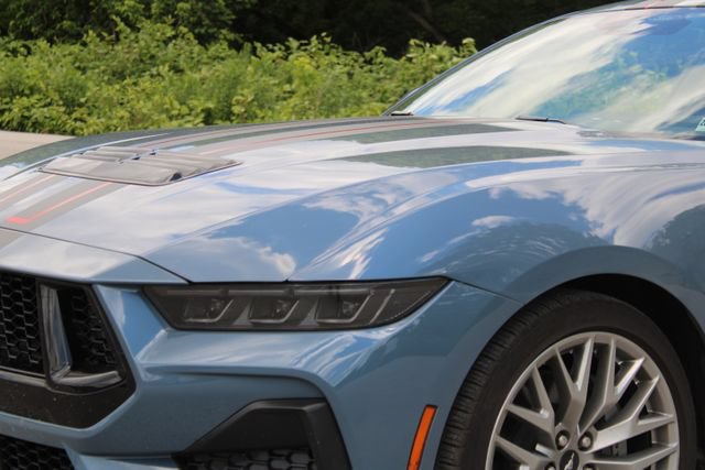 Used 2026 Ford Mustang GT Premium RWD image 3