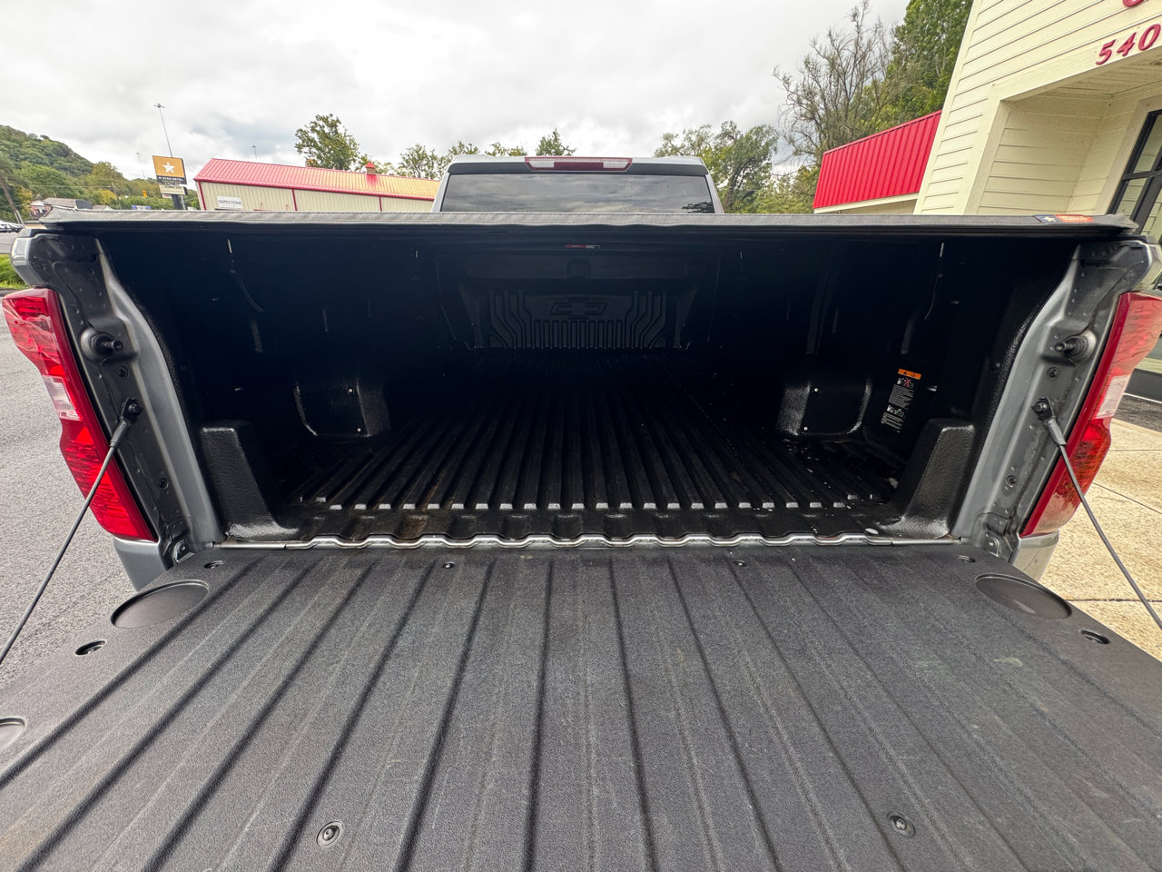 Used 2021 Chevrolet Silverado 1500 LT image 16