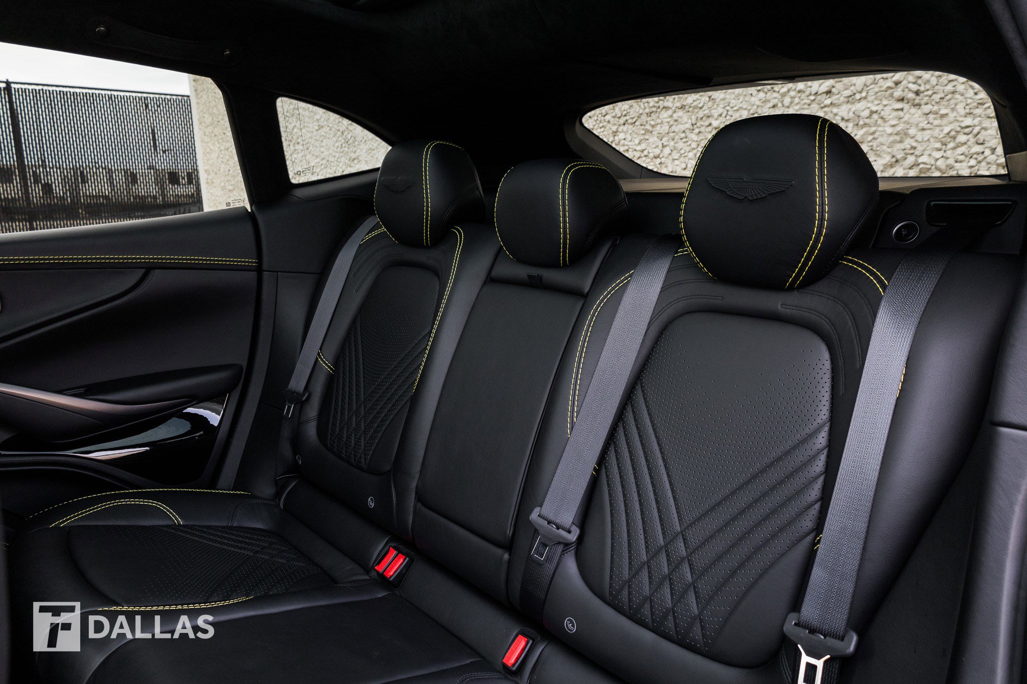 Used 2022 Aston Martin DBX image 32