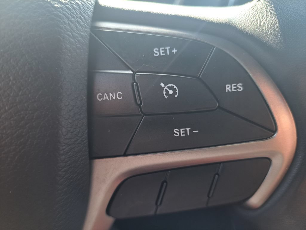 Used 2021 Jeep Grand Cherokee Laredo X AWD/4WD image 22