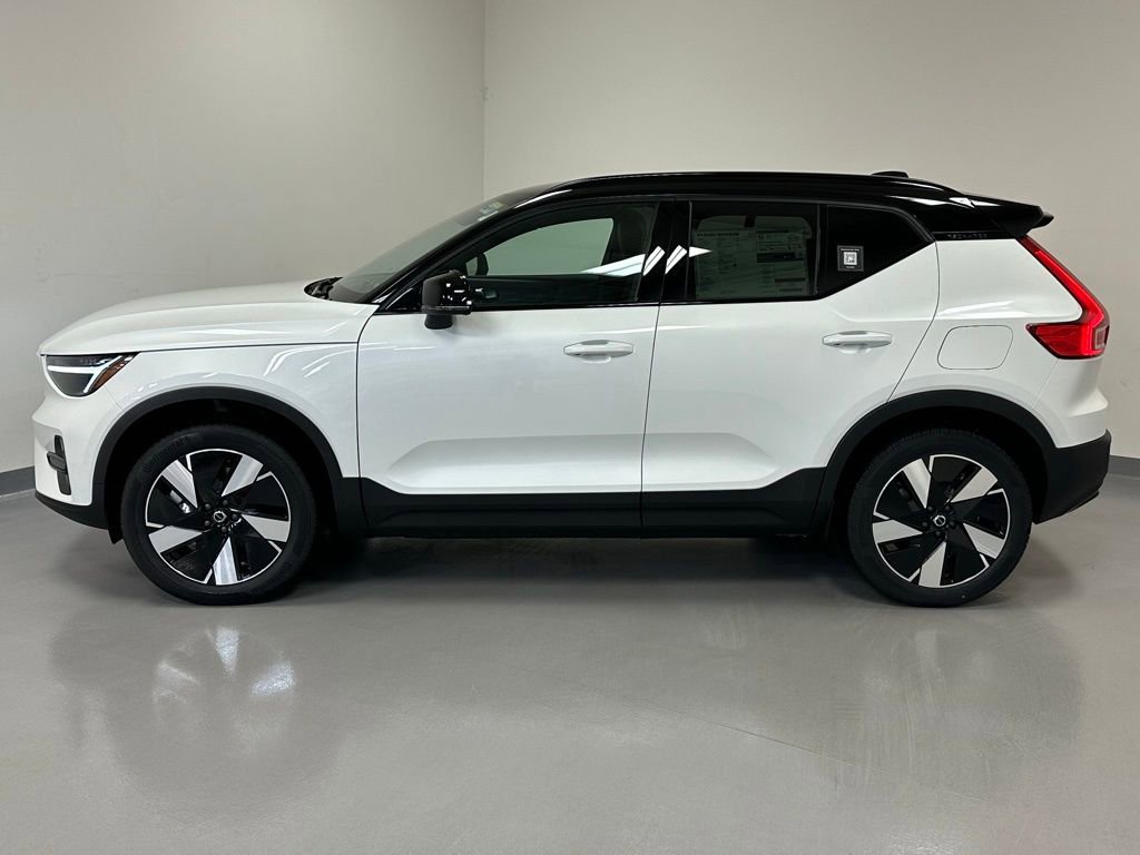 Certified 2024 Volvo XC40 Recharge Core w/ Protection Package Premier image 9