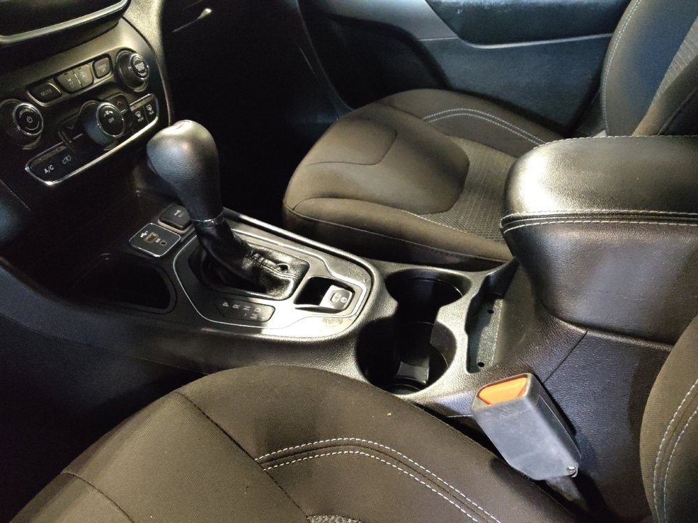 Used 2020 Jeep Cherokee Latitude FWD image 26
