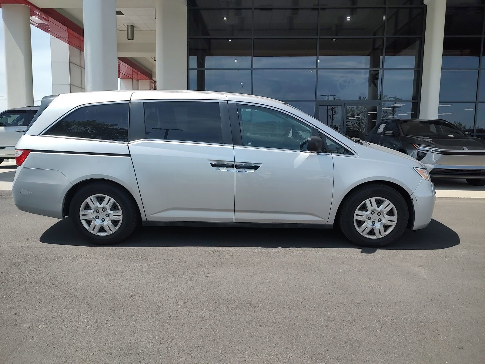 Used 2012 Honda Odyssey LX image 2