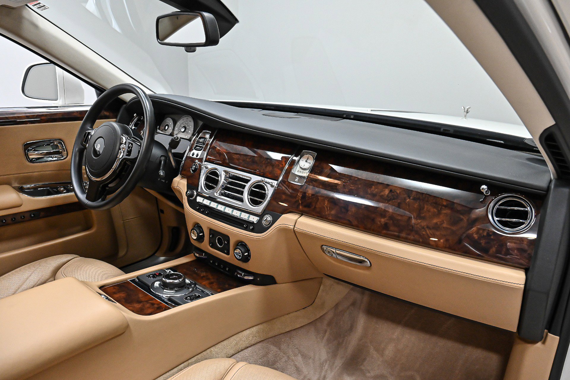 Used 2017 Rolls-Royce Ghost image 39