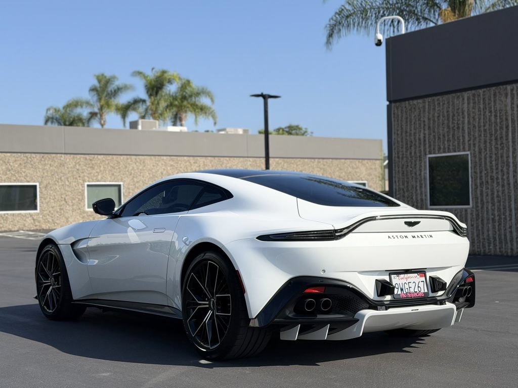 Used 2022 Aston Martin V8 Vantage Coupe RWD image 14