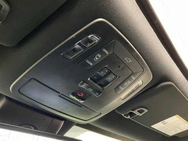 Used 2025 Toyota Sienna Platinum AWD/4WD image 27