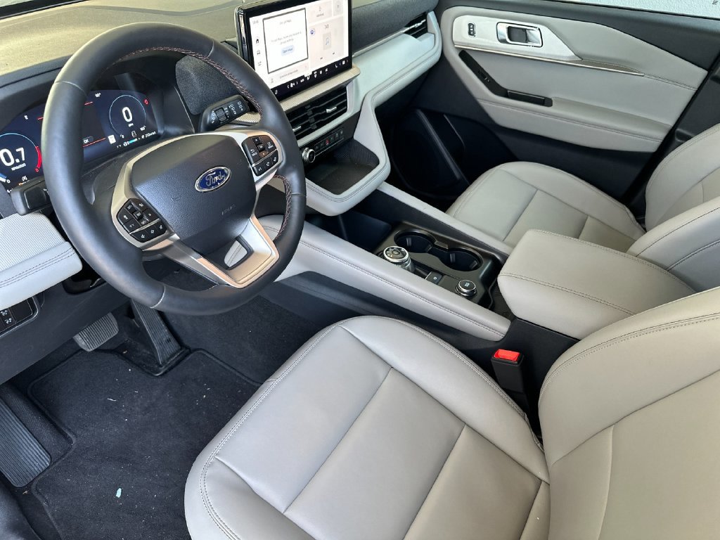 Used 2026 Ford Explorer Active w/ Active Comfort Package RWD image 9
