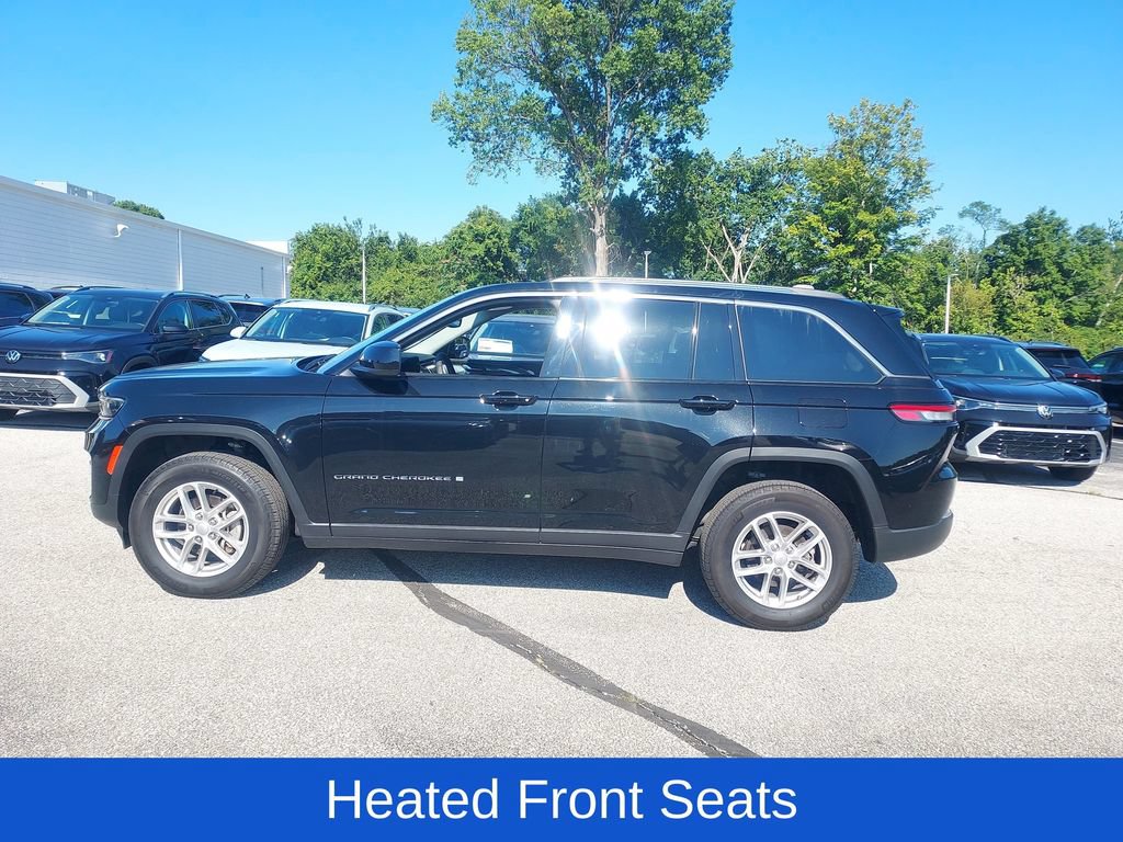 Used 2023 Jeep Grand Cherokee Laredo w/ Luxury Tech Group I AWD/4WD image 4