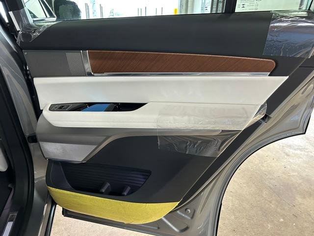 New 2026 Cadillac Vistiq Luxury w/ LPO, Floor Liner Package image 20