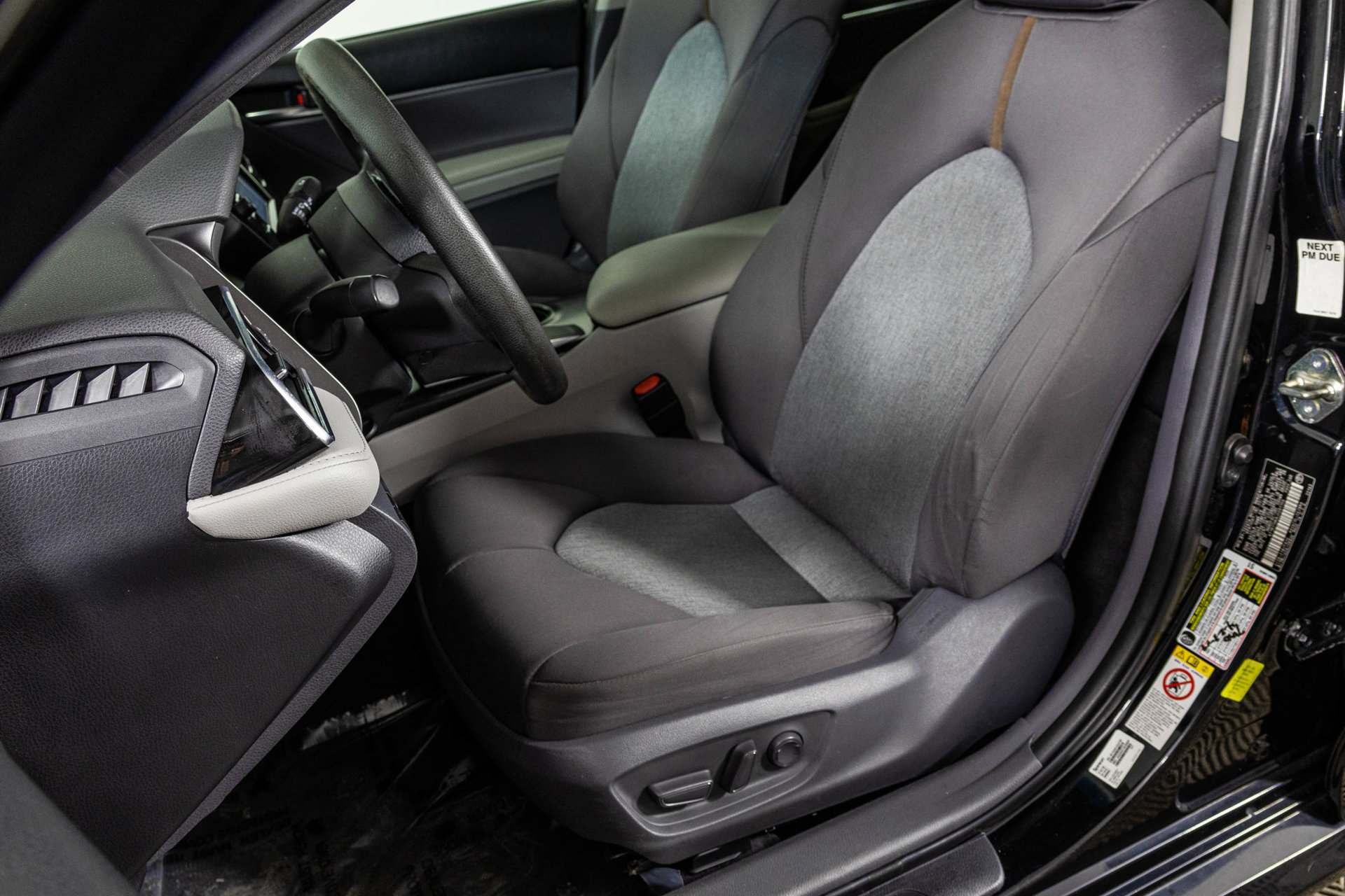 Used 2018 Toyota Camry LE FWD image 19