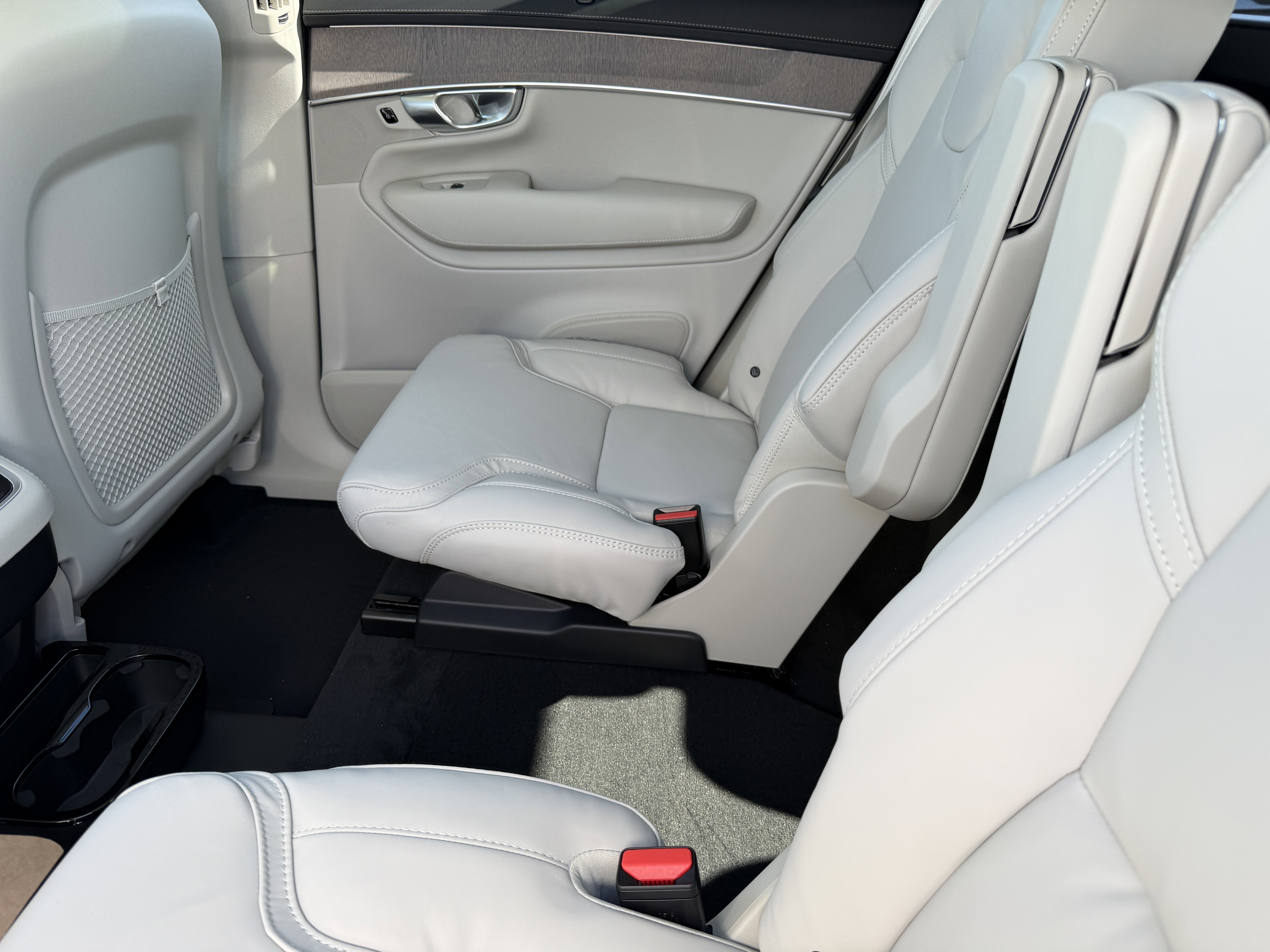 New 2026 Volvo XC90 B5 Ultra image 16