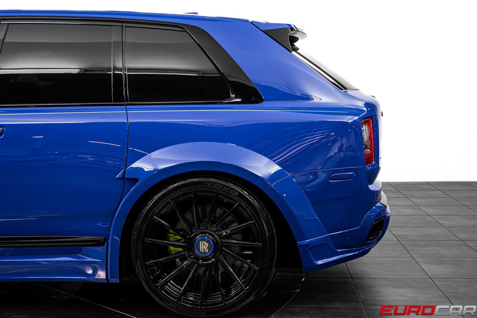 Used 2021 Rolls-Royce Cullinan Black Badge image 16