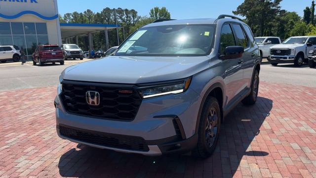 Certified 2025 Honda Pilot TrailSport image 4