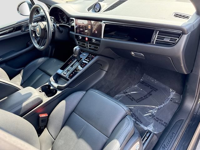 Certified 2025 Porsche Macan AWD/4WD image 14