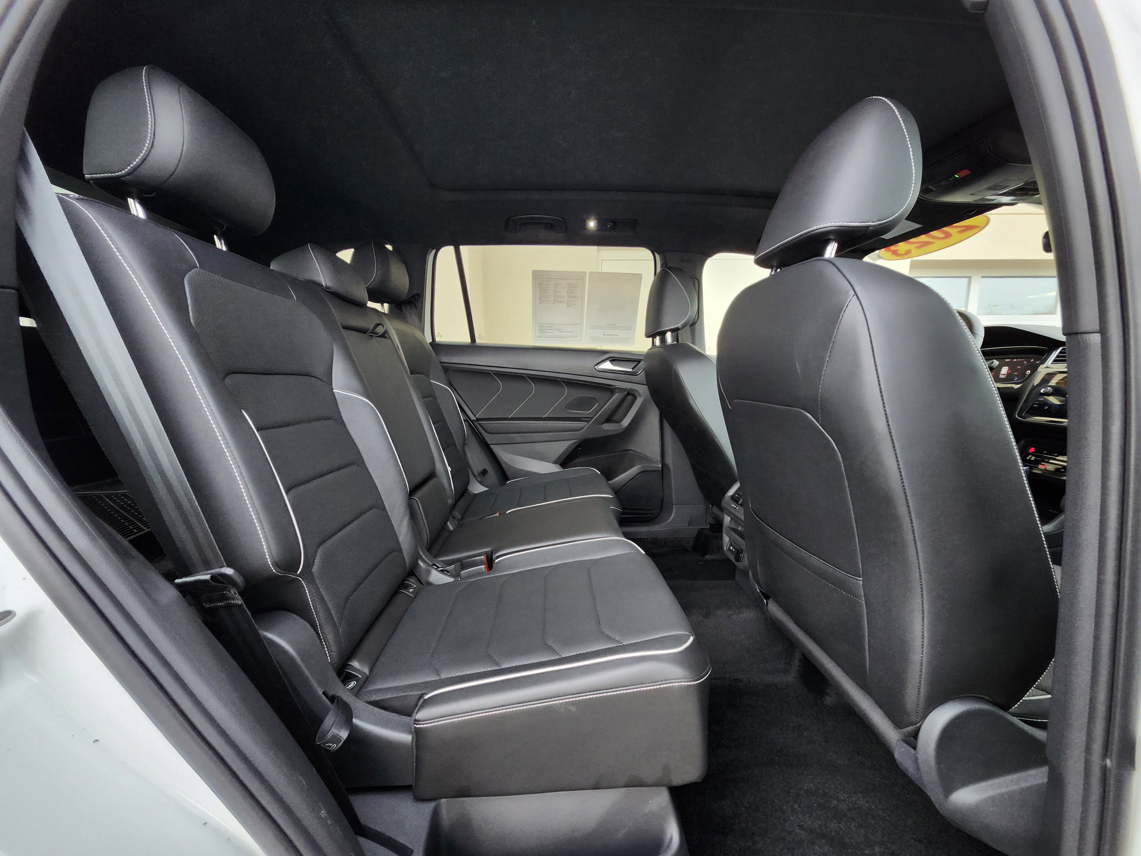 Used 2023 Volkswagen Tiguan SEL R-Line image 28