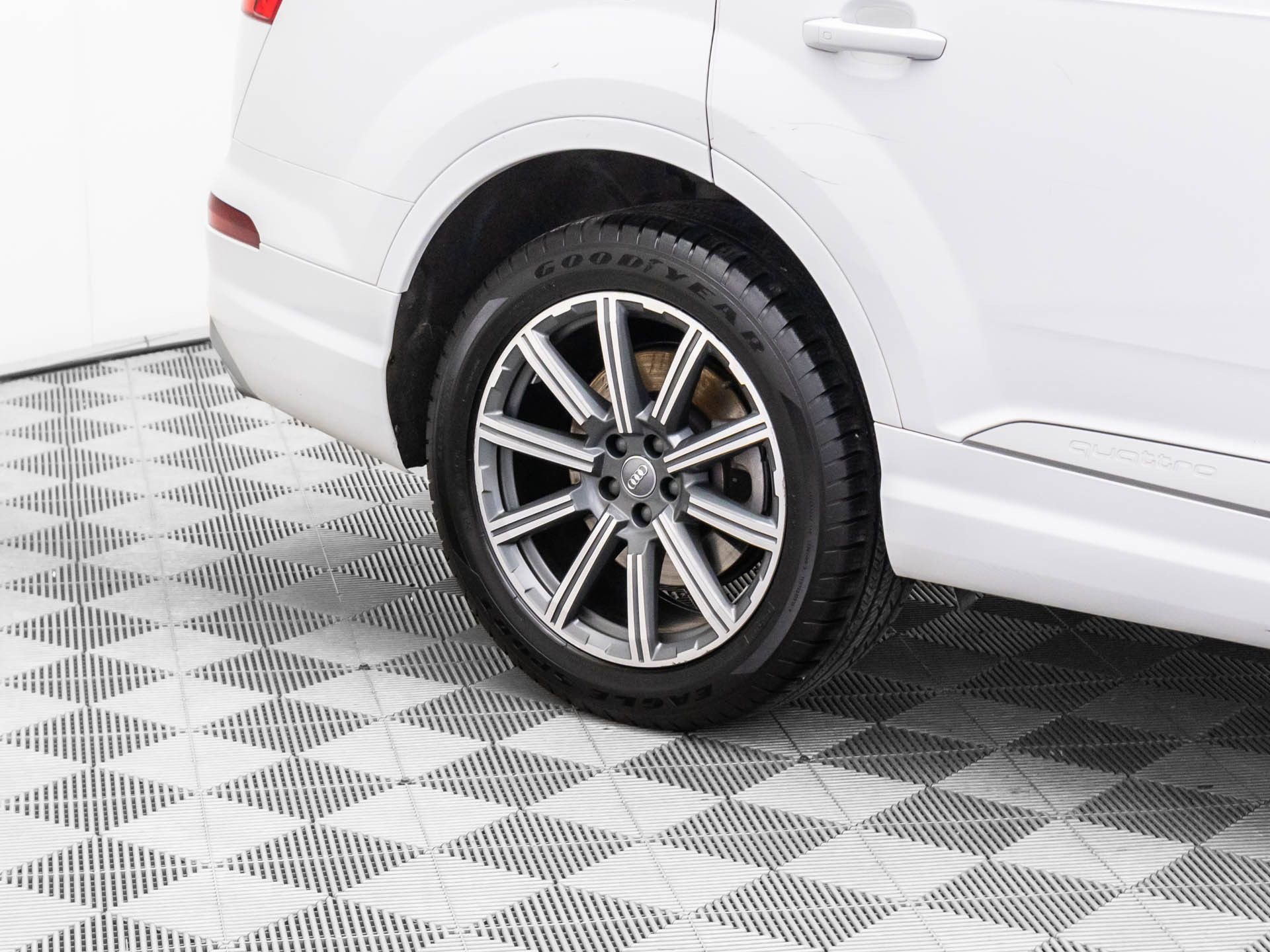 Used 2018 Audi Q7 3.0T Premium Plus w/ Premium Plus Package image 37