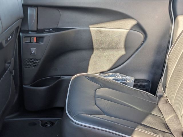New 2026 Chrysler Pacifica Limited image 28