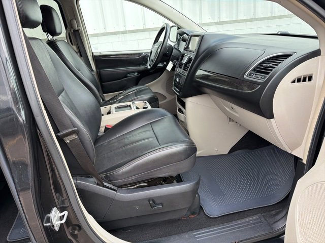 Used 2012 Chrysler Town & Country Touring-L w/ Driver Convenience Group image 25