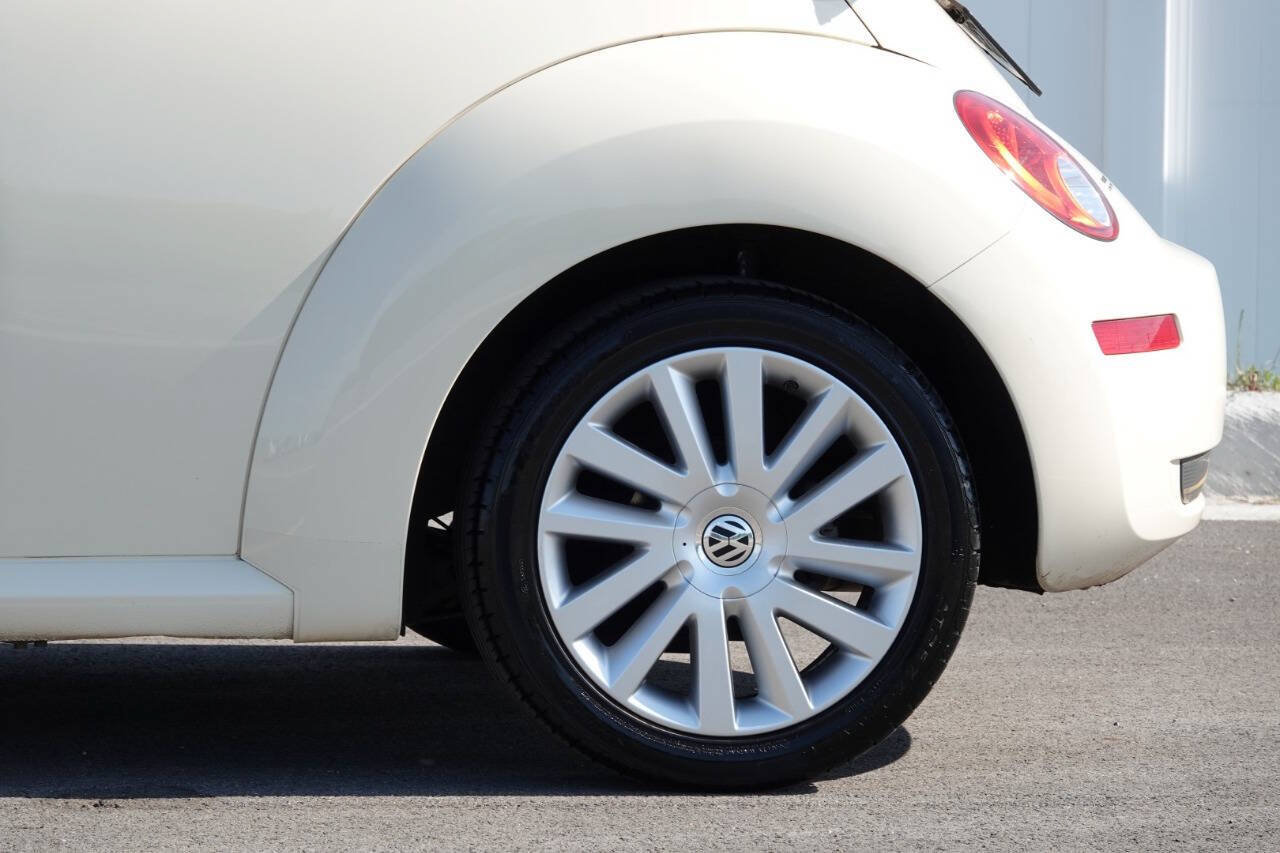 Used 2008 Volkswagen Beetle SE FWD image 13