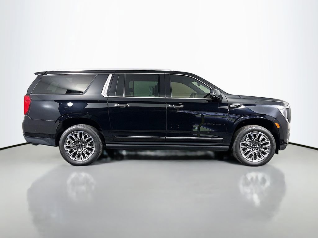 Certified 2023 GMC Yukon XL Denali Ultimate w/ LPO, Floor Liner Package AWD/4WD image 8