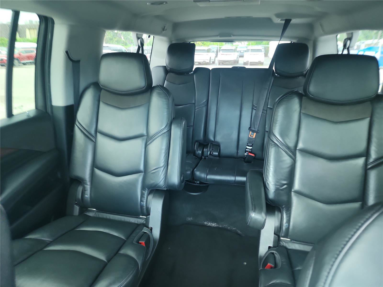 Used 2019 Cadillac Escalade ESV Luxury RWD image 16