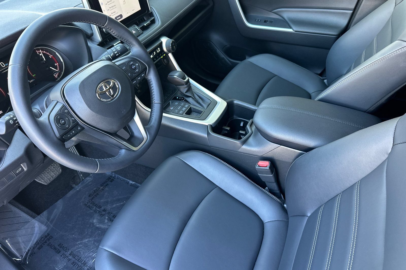 Used 2025 Toyota RAV4 XLE Premium AWD/4WD image 10