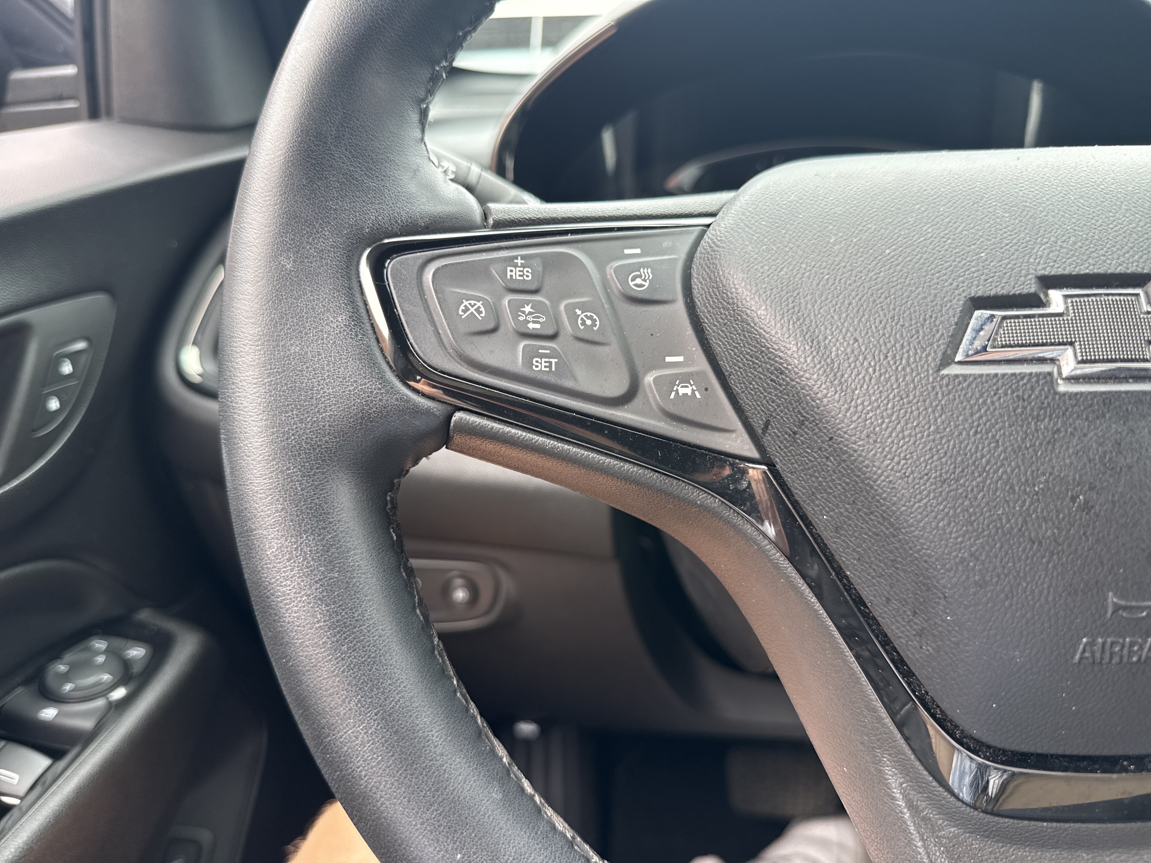 Used 2023 Chevrolet Equinox Premier AWD/4WD image 34