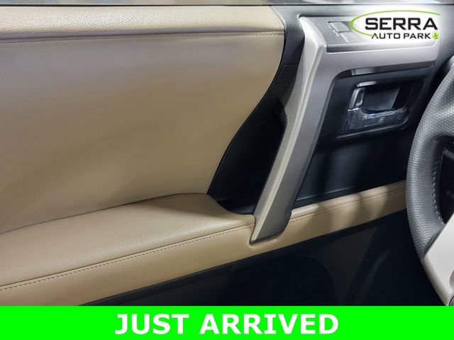 Used 2020 Toyota 4Runner SR5 Premium w/ Moonroof Package AWD/4WD image 23