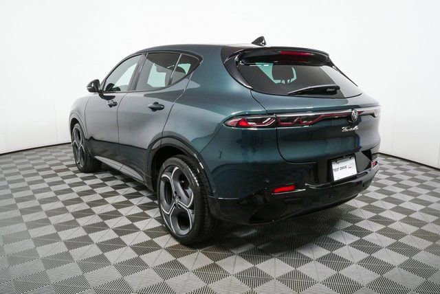 New 2026 Alfa Romeo Tonale w/ Black Premium Package AWD/4WD image 32