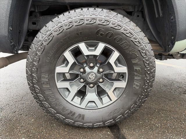 Used 2023 Toyota Tacoma TRD Off-Road w/ TRD Premium Off Road Package image 10