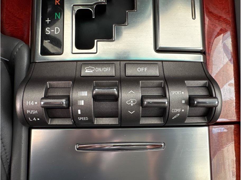 Used 2009 Lexus LX 570 4WD w/ Preferred Accessory Pkg image 25