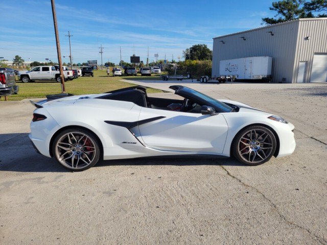 Used 2024 Chevrolet Corvette Z06 RWD image 11
