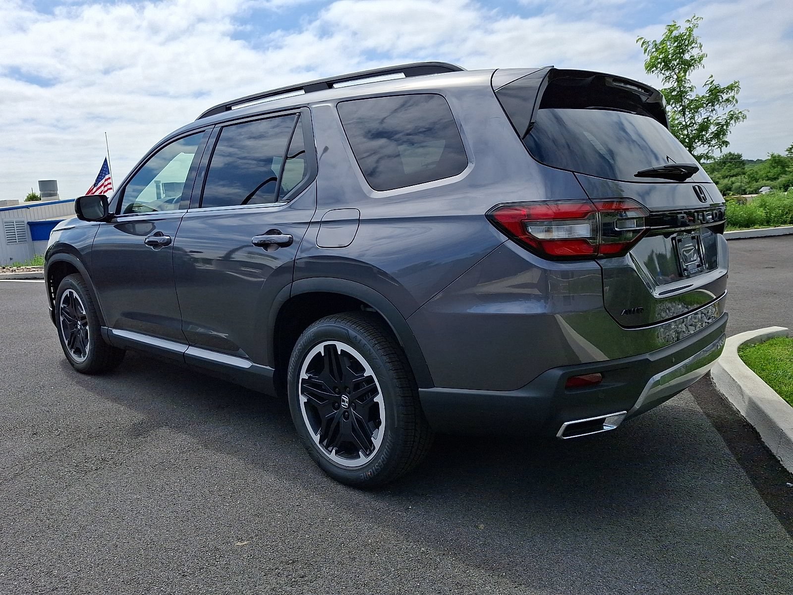 New 2026 Honda Pilot Touring image 3